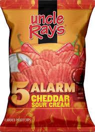 Uncle Rays Spicy Cheddar Sour Cream 10x130g (0805)